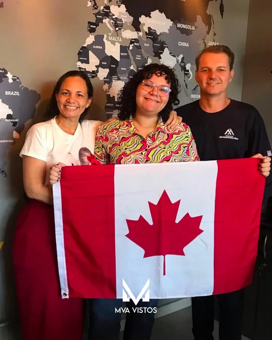 Estudante com o visto canadense emitido pela MVA Vistos